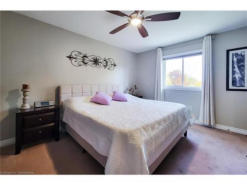 2 Hampshire Place, Stoney Creek, ON - Indoor Photo Showing Bedroom