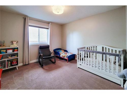 2 Hampshire Place, Stoney Creek, ON - Indoor Photo Showing Bedroom