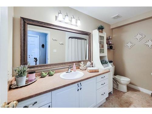 2 Hampshire Place, Stoney Creek, ON - Indoor Photo Showing Bathroom