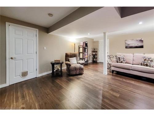 2 Hampshire Place, Stoney Creek, ON - Indoor Photo Showing Living Room