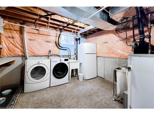 2 Hampshire Place, Stoney Creek, ON - Indoor Photo Showing Laundry Room