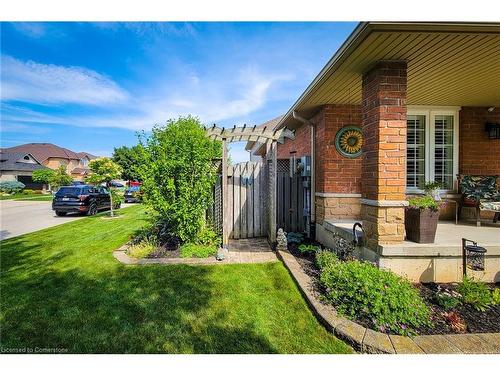 2 Hampshire Place, Stoney Creek, ON - Outdoor