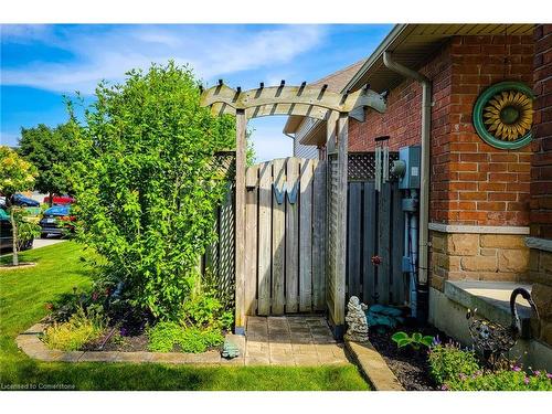 2 Hampshire Place, Stoney Creek, ON - Outdoor