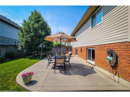 2 Hampshire Place, Stoney Creek, ON - Outdoor