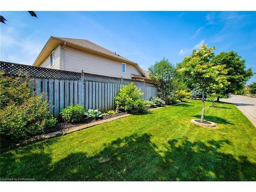 2 Hampshire Place, Stoney Creek, ON - Outdoor