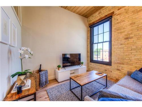 204-245 Downie Street, Stratford, ON - Indoor Photo Showing Living Room