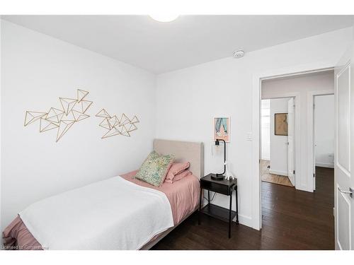 273 Bonaventure Drive, Hamilton, ON - Indoor Photo Showing Bedroom