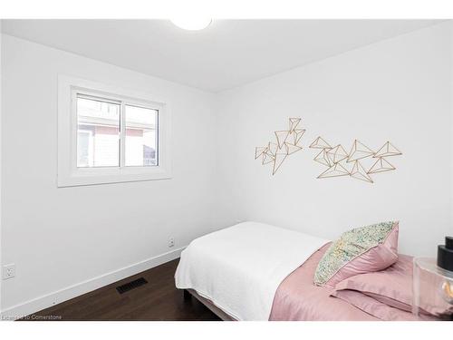 273 Bonaventure Drive, Hamilton, ON - Indoor Photo Showing Bedroom