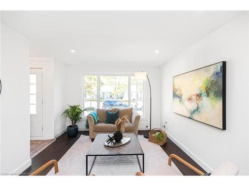 273 Bonaventure Drive, Hamilton, ON - Indoor Photo Showing Living Room