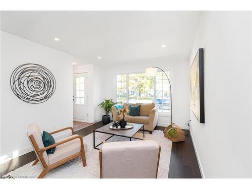 273 Bonaventure Drive, Hamilton, ON - Indoor Photo Showing Living Room