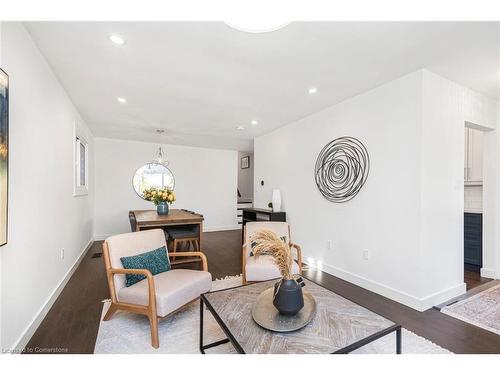 273 Bonaventure Drive, Hamilton, ON - Indoor Photo Showing Living Room