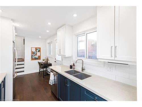 273 Bonaventure Drive, Hamilton, ON - Indoor Photo Showing Kitchen With Double Sink With Upgraded Kitchen