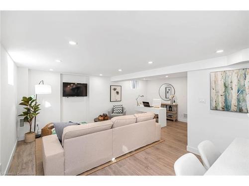 273 Bonaventure Drive, Hamilton, ON - Indoor Photo Showing Living Room