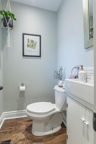 26 Morden Street, Hamilton, ON - Indoor Photo Showing Bathroom