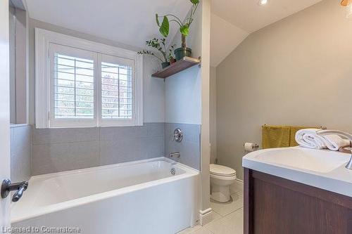 26 Morden Street, Hamilton, ON - Indoor Photo Showing Bathroom