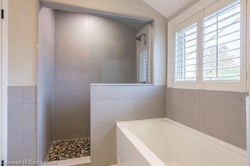 26 Morden Street, Hamilton, ON - Indoor Photo Showing Bathroom