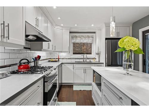 39 Belair Drive, St. Catharines, ON - Indoor Photo Showing Kitchen With Upgraded Kitchen