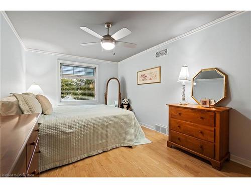 39 Belair Drive, St. Catharines, ON - Indoor Photo Showing Bedroom