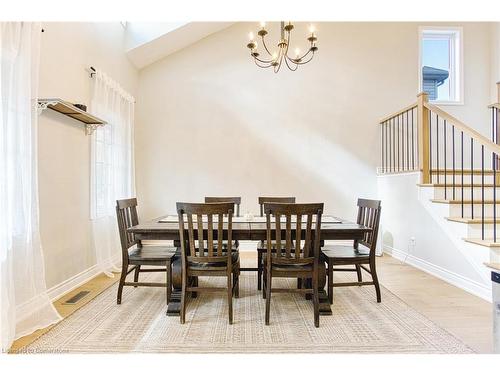 26 Griffith Drive, Grimsby, ON - Indoor Photo Showing Dining Room