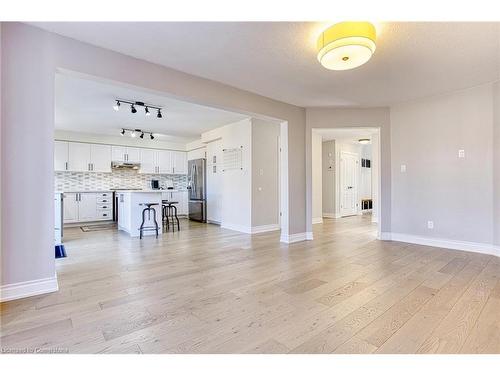 26 Griffith Drive, Grimsby, ON - Indoor Photo Showing Living Room