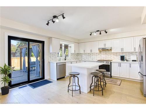 26 Griffith Drive, Grimsby, ON - Indoor Photo Showing Kitchen With Upgraded Kitchen