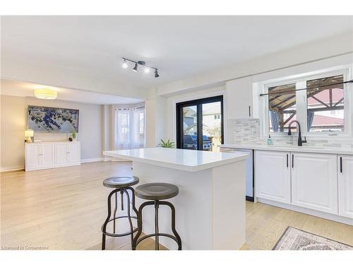 26 Griffith Drive, Grimsby, ON - Indoor Photo Showing Kitchen