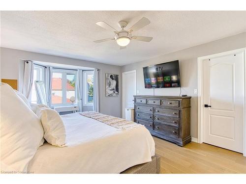 26 Griffith Drive, Grimsby, ON - Indoor Photo Showing Bedroom