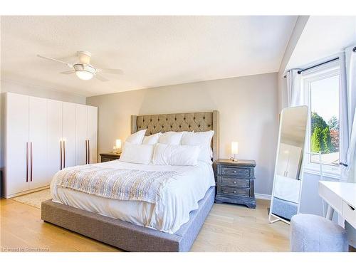 26 Griffith Drive, Grimsby, ON - Indoor Photo Showing Bedroom