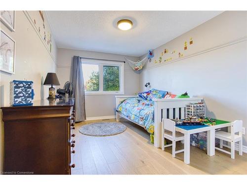 26 Griffith Drive, Grimsby, ON - Indoor Photo Showing Bedroom