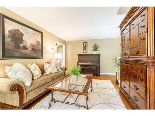 93 Turnbull Road, Dundas, ON - Indoor Photo Showing Living Room