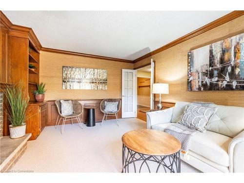 93 Turnbull Road, Dundas, ON - Indoor Photo Showing Living Room