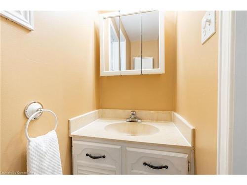 93 Turnbull Road, Dundas, ON - Indoor Photo Showing Bathroom