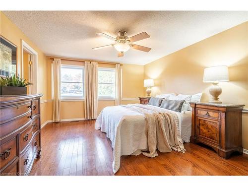 93 Turnbull Road, Dundas, ON - Indoor Photo Showing Bedroom