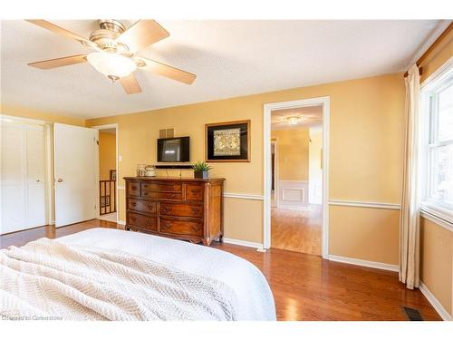 93 Turnbull Road, Dundas, ON - Indoor Photo Showing Bedroom