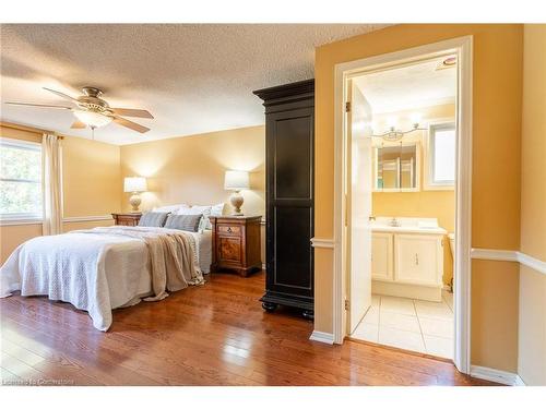 93 Turnbull Road, Dundas, ON - Indoor Photo Showing Bedroom