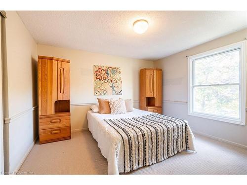 93 Turnbull Road, Dundas, ON - Indoor Photo Showing Bedroom