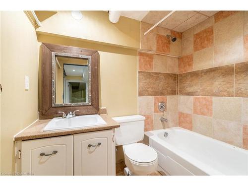 93 Turnbull Road, Dundas, ON - Indoor Photo Showing Bathroom