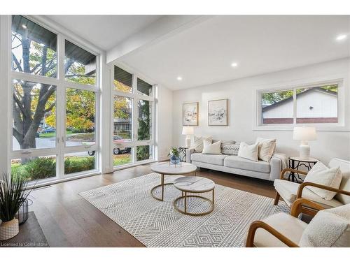 5394 Bird Cage Walk, Burlington, ON - Indoor Photo Showing Living Room