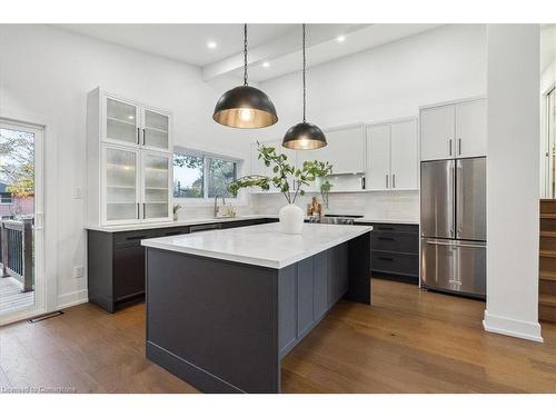 5394 Bird Cage Walk, Burlington, ON - Indoor Photo Showing Kitchen With Upgraded Kitchen