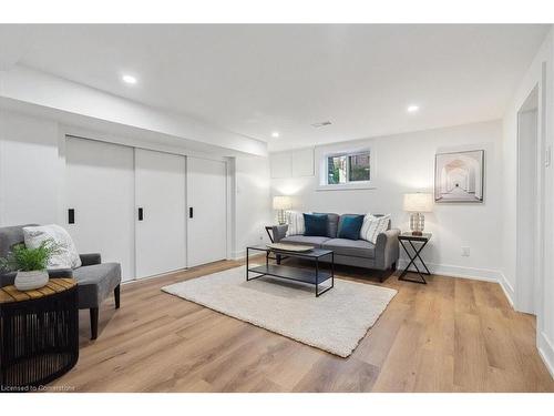 5394 Bird Cage Walk, Burlington, ON - Indoor Photo Showing Living Room