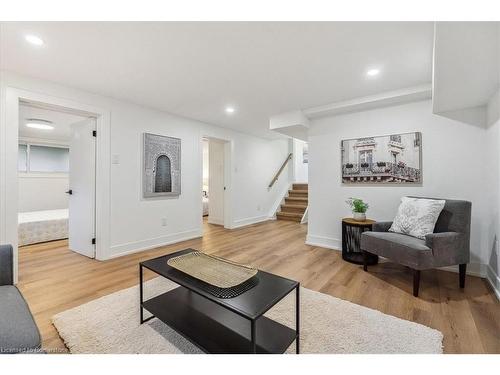 5394 Bird Cage Walk, Burlington, ON - Indoor Photo Showing Living Room