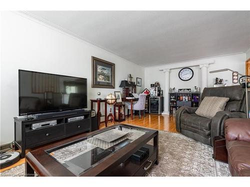 5347 Elm Street, Niagara Falls, ON - Indoor Photo Showing Living Room