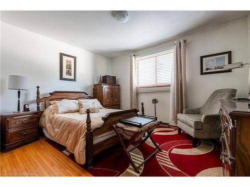 5347 Elm Street, Niagara Falls, ON - Indoor Photo Showing Bedroom