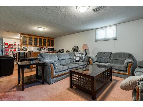 5347 Elm Street, Niagara Falls, ON - Indoor Photo Showing Living Room