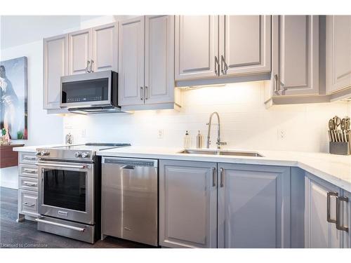 806-90 Charlton Avenue W, Hamilton, ON - Indoor Photo Showing Kitchen With Double Sink With Upgraded Kitchen