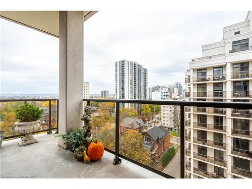 806-90 Charlton Avenue W, Hamilton, ON - Outdoor With Balcony