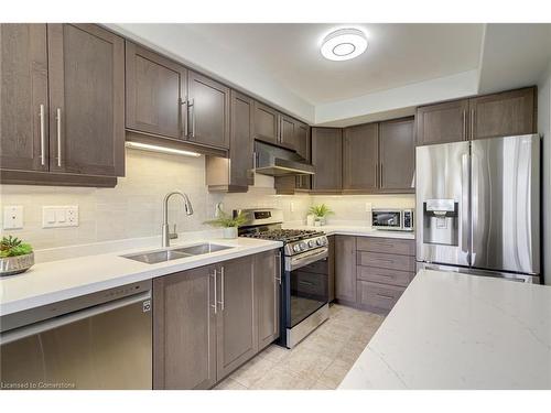 173 Westbank Trail, Stoney Creek, ON - Indoor Photo Showing Kitchen With Double Sink With Upgraded Kitchen