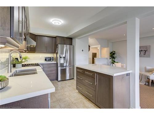 173 Westbank Trail, Stoney Creek, ON - Indoor Photo Showing Kitchen With Double Sink With Upgraded Kitchen