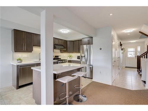 173 Westbank Trail, Stoney Creek, ON - Indoor Photo Showing Kitchen With Upgraded Kitchen