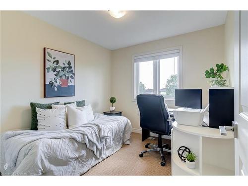 173 Westbank Trail, Stoney Creek, ON - Indoor Photo Showing Bedroom